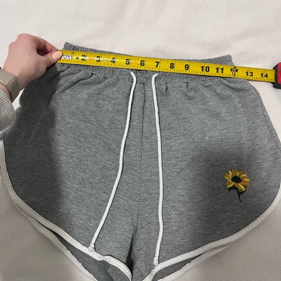 SHEIN GRAPHIC SHORTS - Picture 6 of 7